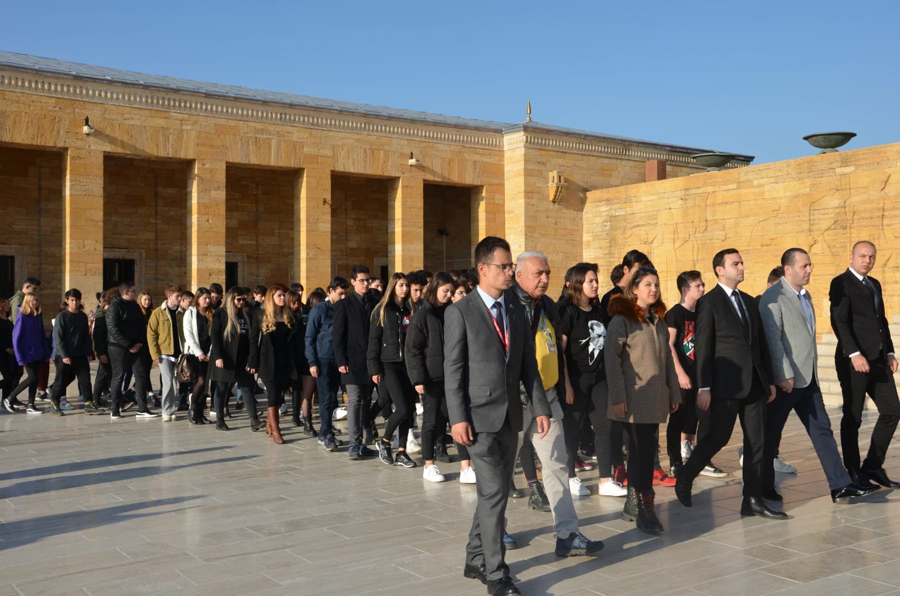 Öncü öğrencilerinin ve öğretmenlerinin Anıtkabir gezisinden